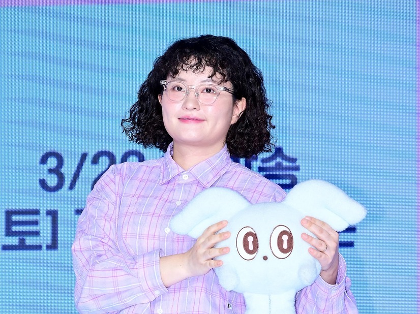 チャンネル登録者100万人超だったが、減少が止まらず…3度も謝罪した韓国ユーチューバー、何をした？