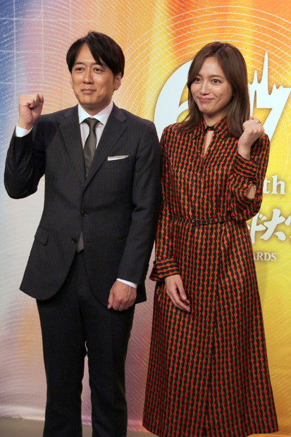（左から）安住紳一郎アナ＆川口春奈【撮影／新里陽子】