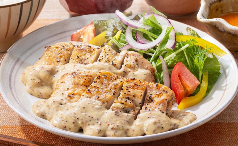 炭火焼きチキンのマスタードクリームソース　定食価格：1,320円（税込）