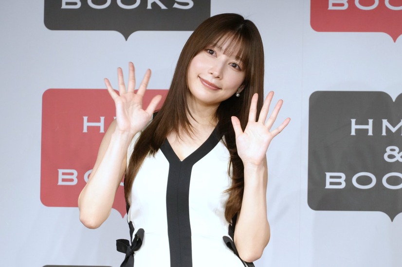 雪平莉左【撮影：小宮山あきの】