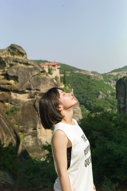 藤﨑ゆみあファースト写真集「FUJISAKI YUMIA」(東京ニュース通信社刊)