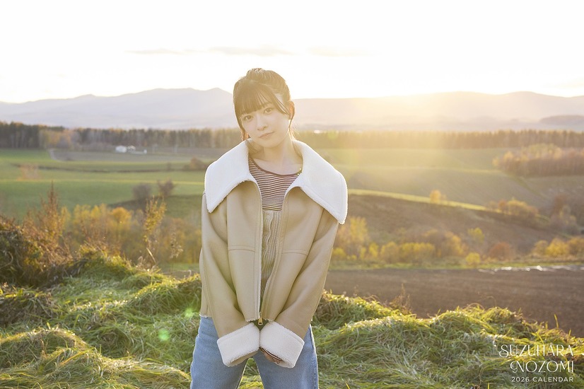 「鈴原希実 2026 カレンダーブック」（C)KADOKAWA
