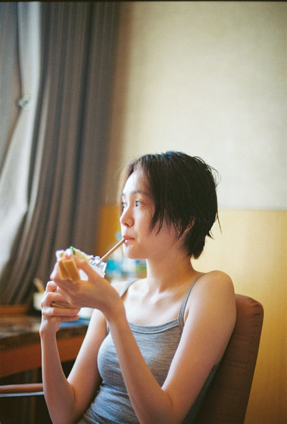 尾碕真花セカンド写真集『わー!!!』(東京ニュース通信社刊)