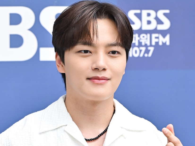 “丸刈り”姿も公開…子役出身の俳優ヨ・ジング、本日（15日）入隊！「より強く成熟して戻ってくる」