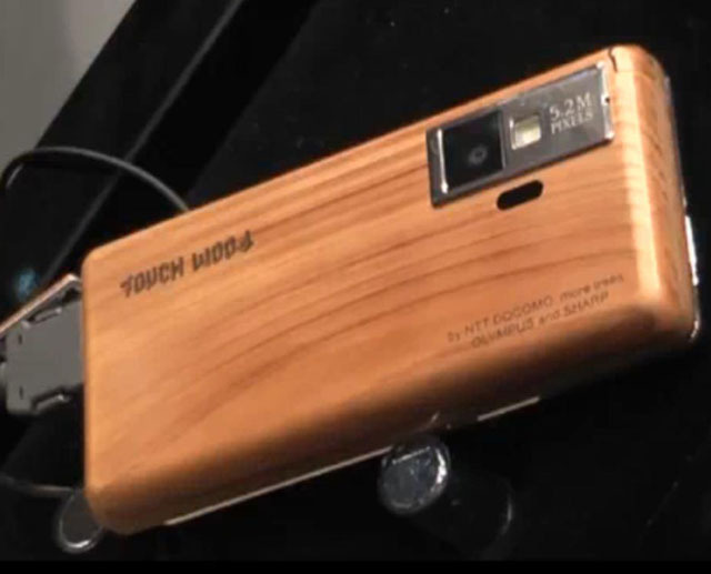 参考：NTTドコモがCEATEC JAPAN 2009に参考出展した木を用いた携帯電話の試作機