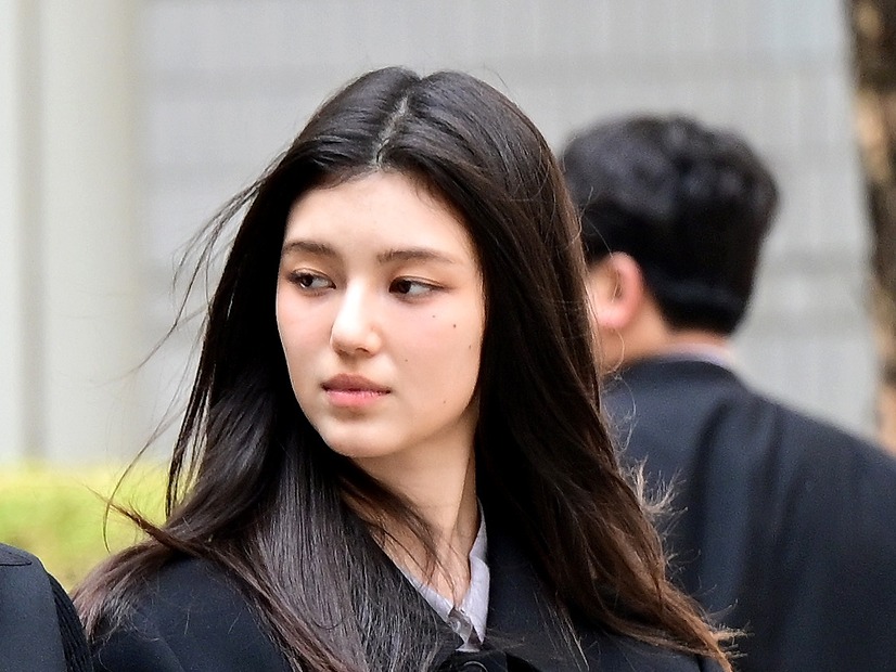 事務所との法廷争いの末に復帰宣言　NewJeans・ダニエル、“練炭ボランティア”現場をキャッチ【PHOTO】