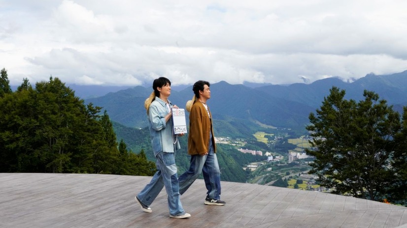 左から）福山雅治、大泉洋『バナナマンのせっかくグルメ!!年末SP』（C）TBS