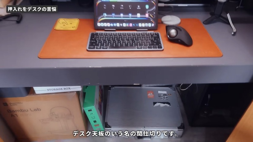 エフェクターボードを“足置き台”として活用（C）メルルーサ丸岡