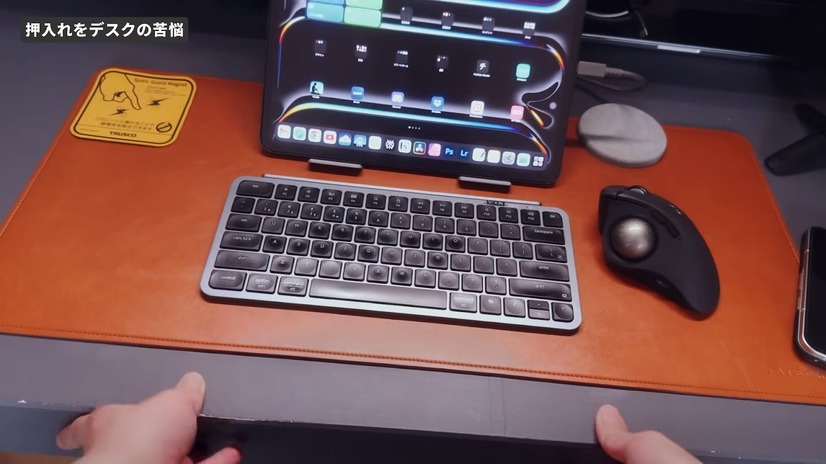 壁紙シートで色味を統一（C）メルルーサ丸岡