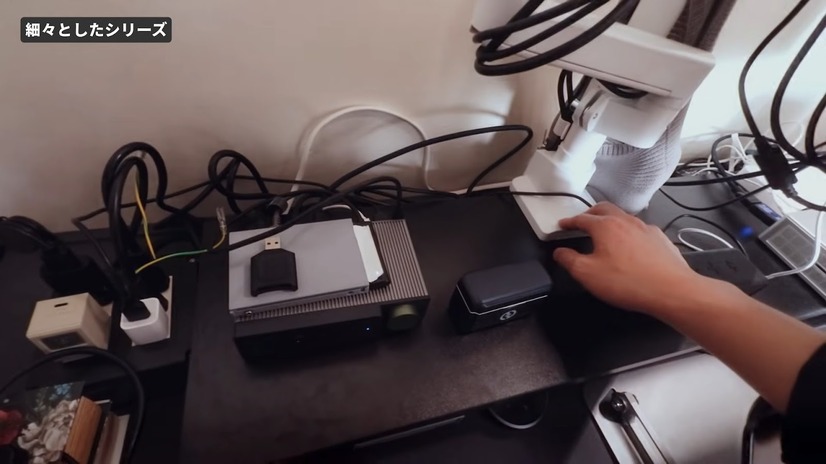 モニター位置を固定するための工夫（C）メルルーサ丸岡