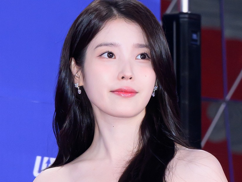 IU、“太っ腹”ぶりが話題！撮影現場に5万円相当の高級スピーカーをプレゼント「最高のサンタ」