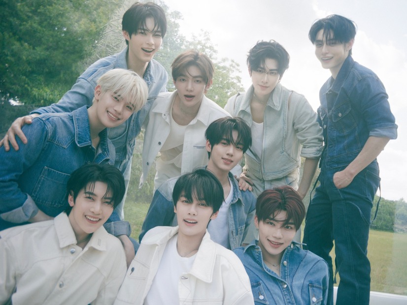 ZEROBASEONE、“行動指令”ゲームで大盛り上がり！自主コンテンツ「ZBTVing」年末パーティー編スタート