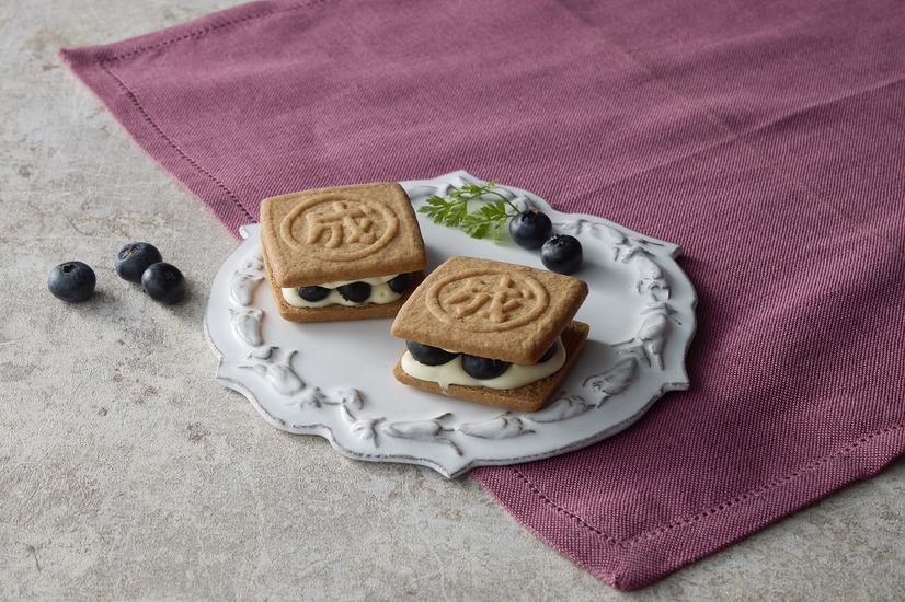 【六花亭】「マルセイバターサンド(生ブルーベリー)」501円(2個入)《各日数量限定》