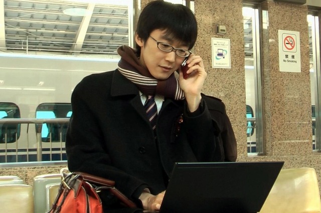 　前回は、BIGLOBEのリモートアクセスサービス「LogMeIn」を使って外出先からオフィスのPCに接続する様子を紹介した。今回は、ネットブックのようなパフォーマンスの限られるモバイルPCでも、LogMeInを活用することで仕事がフルにできるようになるということをお見せしよう。