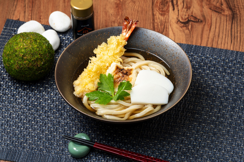 『年越し　大海老天　福うどん』（税込1,380円）