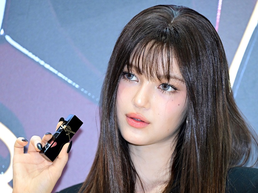 契約解除発表の当日に…NewJeans脱退メンバー・ダニエル、“練炭ボランティア”に参加【PHOTO】