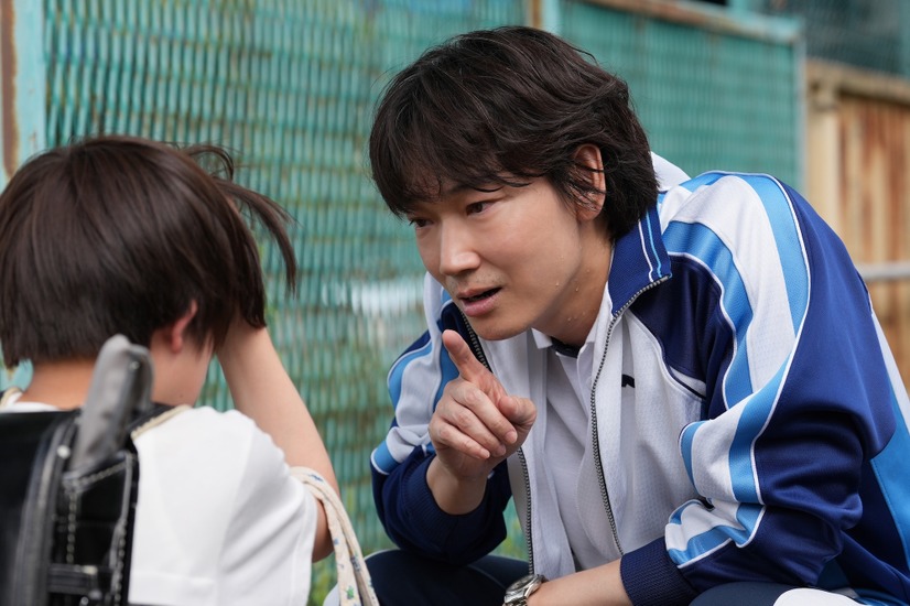 『でっちあげ　～殺人教師と呼ばれた男』Ⓒ2025「でっちあげ」製作委員会　原作 福田ますみ『でっちあげ　福岡「殺人教師」事件の真相』（新潮文庫刊）© NETFLIX, INC. AND IT'S AFFILIATES, 2025. ALL RIGHTS RESERVED.