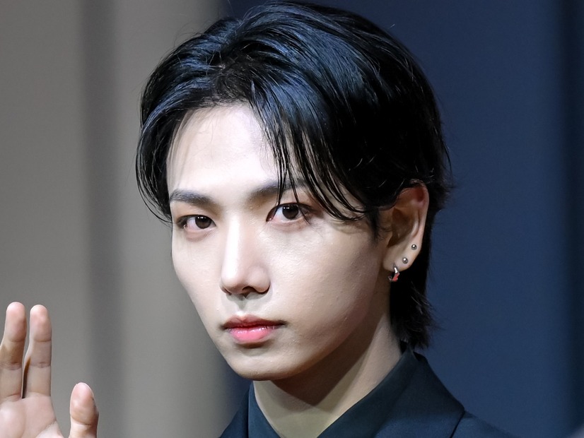 BOYNEXTDOOR・ジェヒョン、夜の東京で“彼氏感”発揮！無邪気な笑顔にキュン「リアコ製造機」【PHOTO】