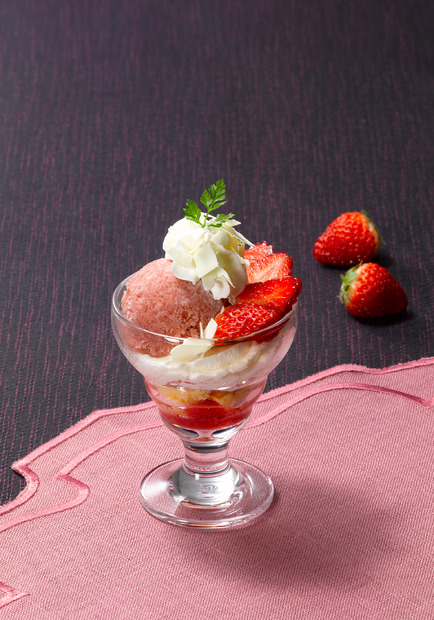 プチストロベリーパフェ 単品（税込 825円）セット：プラス（税込 660円）