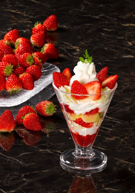 苺のトライフルパフェ仕立て（税込 1,188円）