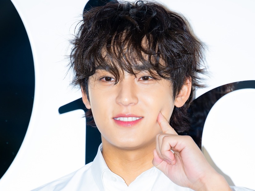 SEVENTEEN・ミンギュ、日本での“個性的すぎる”オフショットが話題！「一歩間違えれば不審者」【PHOTO】