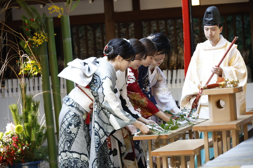乃木坂46・乃木神社にて行われた成人式の様子（C）乃木坂46LLC