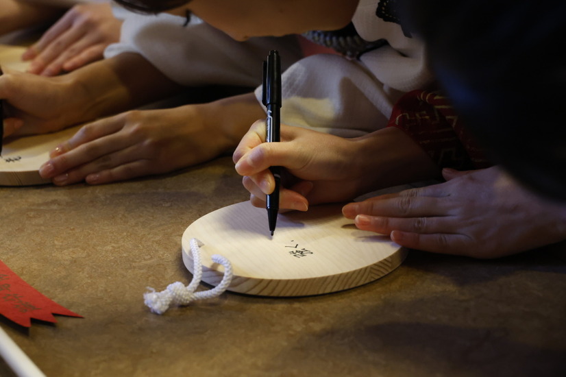 乃木坂46・乃木神社にて行われた成人式の様子（C）乃木坂46LLC