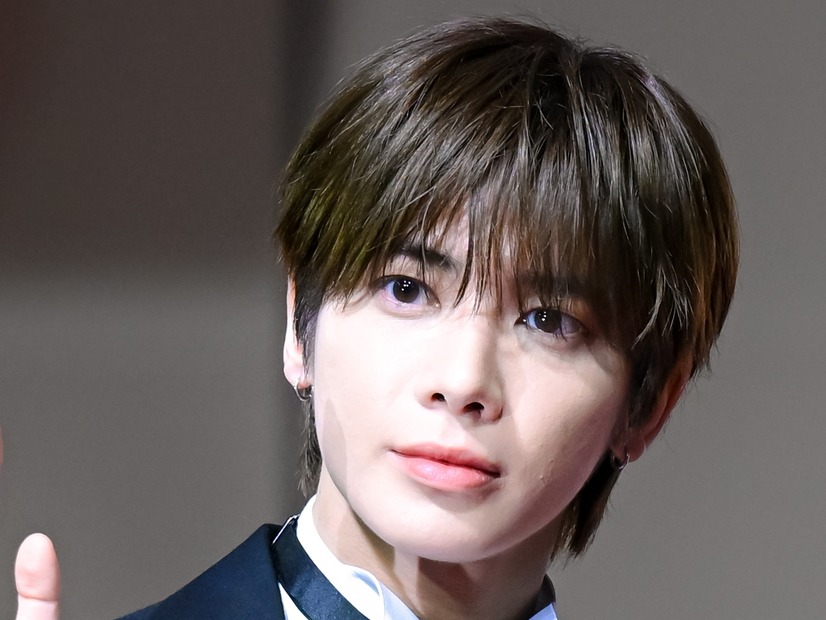 即興でヒゲダンのカバーも！TXT・テヒョン、日韓共作の音楽番組でボーカリストとして存在感放つ