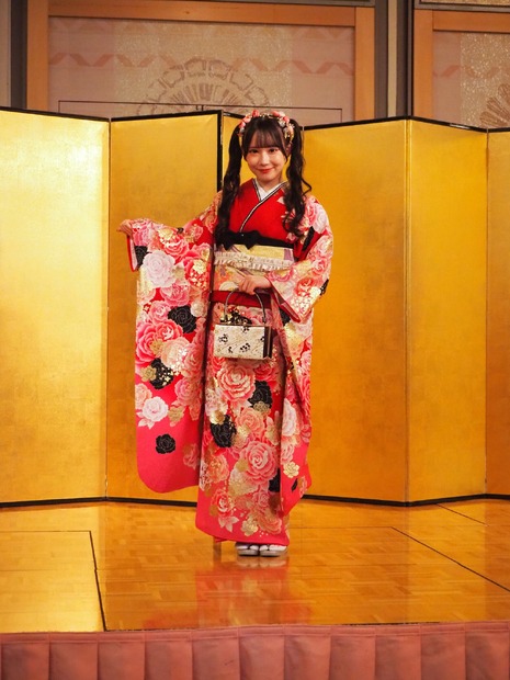 大村杏(衣装協力・株式会社清水屋)　撮影／山田