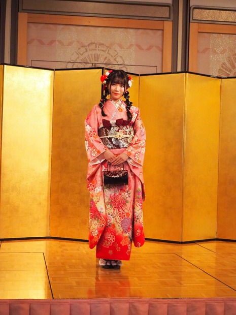 河村優愛(衣装協力・株式会社清水屋) 撮影／山田