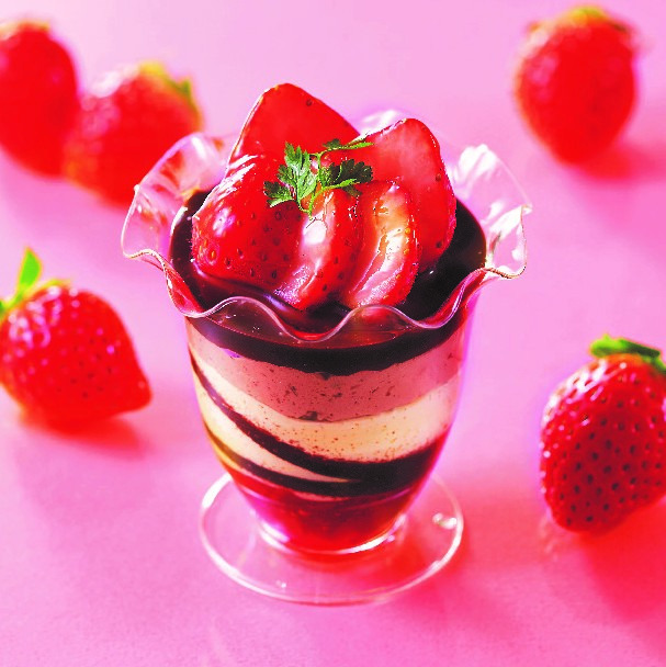 苺のショコラパフェ（税込561円）