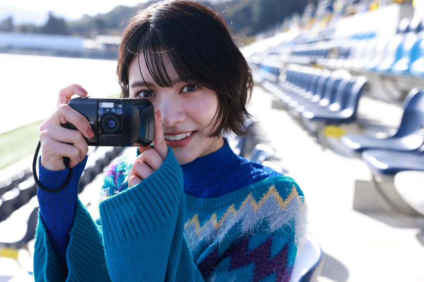 『松永有紗 卓上Calendar 2026.04-2027.03』(C)KADOKAWA／撮影：中山雅文