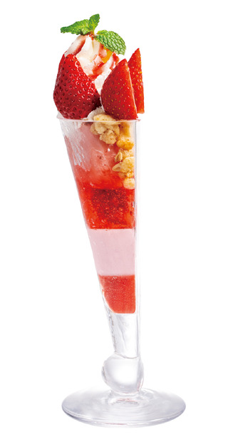 あまおうのまっぷたつ？パフェ（税込990円）