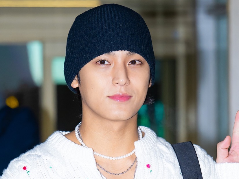 SEVENTEEN・ミンギュ、早朝でも輝くビジュアルに視線集中！爽やかコーデで香港へ出国【空港写真】