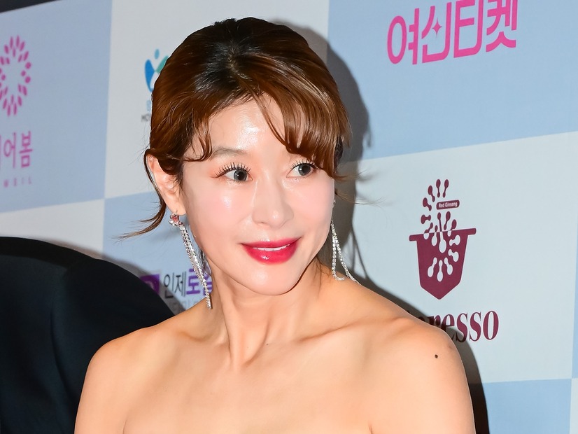 後頭部を“全縫い”…独身韓国女優（52）、恋愛に消極的になったきっかけを明かす「タクシーに…」