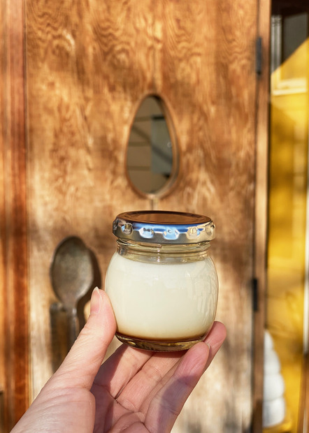 『蔵プリンホワイト』　490円(税込)(キャラメルソース付き)