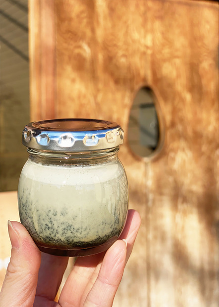 『蔵プリンブラック』　490円(税込)(キャラメルソース付き)