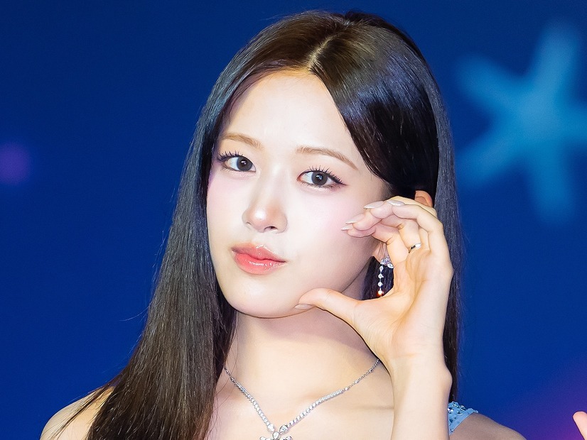 IVE・ユジン、ファン悶絶のチアガール姿公開！“へそチラ”ミニ丈にドキッ「応援されたい…」【PHOTO】