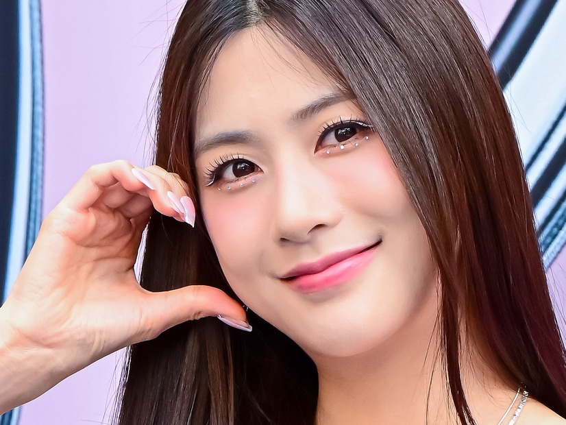 ボリューム際立つ見下ろしショットに釘付け！Apink末っ子オ・ハヨンが「カムバック初週」を報告【PHOTO】