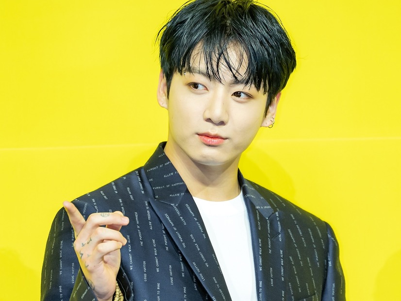 BTS・JUNG KOOK、鍛え抜かれた“腹筋”に視線釘付け…完璧フィジカルの秘訣は「1日1食」？