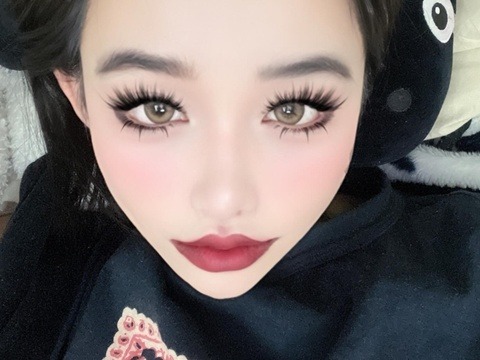 健康異常説で休止中なのにド派手メイクで近況報告した韓国アイドル