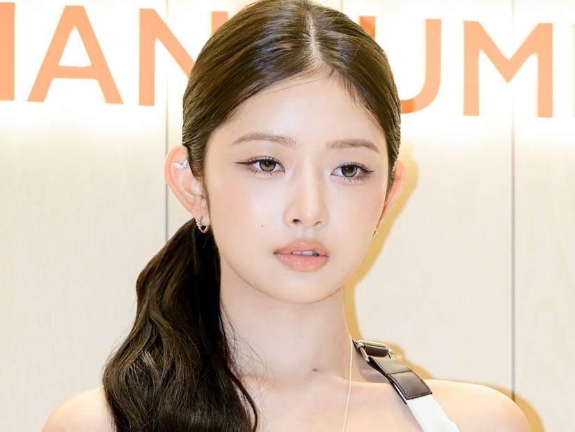 IVE・レイ、グラマラス体型あらわに…タイトドレスで見せた“曲線美”に視線集中「息できない」【PHOTO】