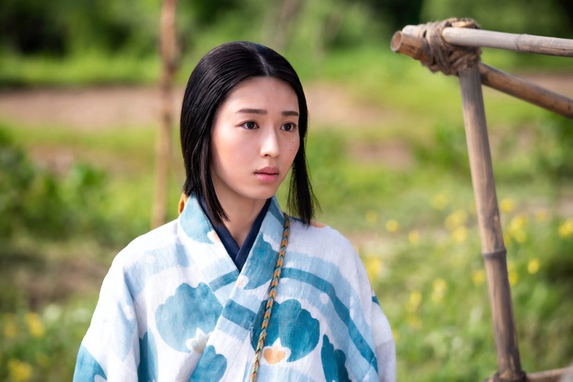 直役・白石聖（C）NHK