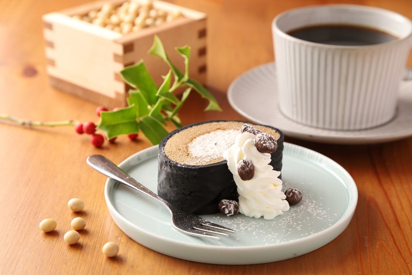 古民家カフェ桑庵「珈琲屋の恵方巻き珈琲ロール」1カットで税込1,000円(コーヒー付)、1本の場合2,500円(税込・要予約)