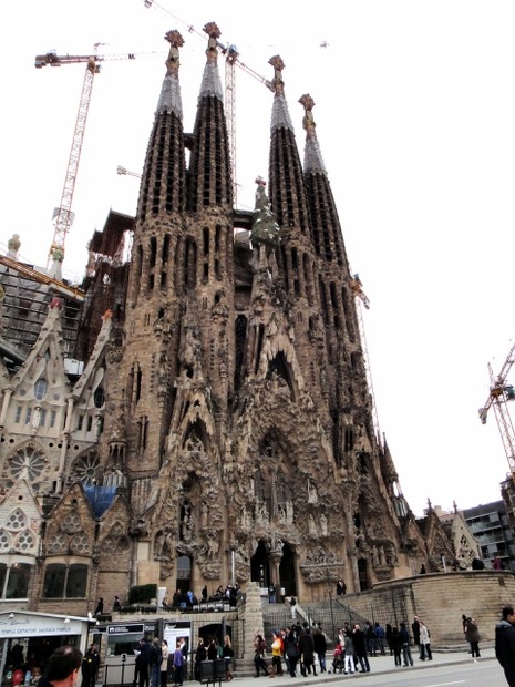 　筆者はこの2月、「Mobile World Congress 2010」へ参加のためスペイン・バルセロナを訪れた。ちょうど良い機会なので、今回利用しているBIGLOBEで海外ローミングサービスがどこまで実用的に使えるのかを試してみた。