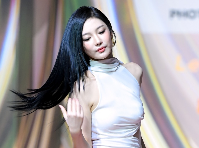 『紅白』欠場のニンニン、衝撃の“全身びしょ濡れ”SHOT公開　インナー透ける大胆ビジュアルで色気爆発