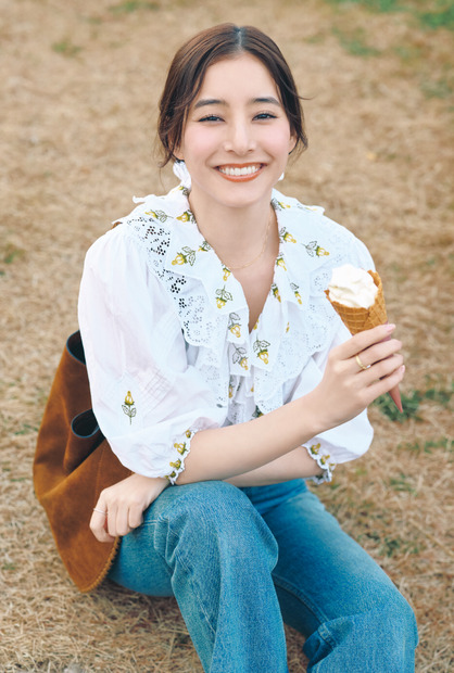 特典（MAILIVIS）『新木優子オフィシャルカレンダー2026.4-2027.3』©︎SDP