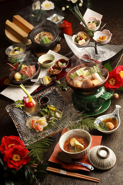 博多のごちそう～博多和牛陶板焼きとはかた地どり霙仕立て水炊き～（ランチ・ディナー）(税サ込15,730円)