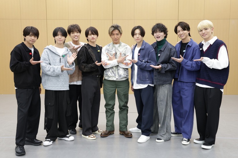 左から）佐藤勝利、松島聡、原嘉孝、猪俣周杜、木村拓哉、橋本将生、菊池風磨、寺西拓人、篠塚大輝『タイムレスマン』Ⓒフジテレビ