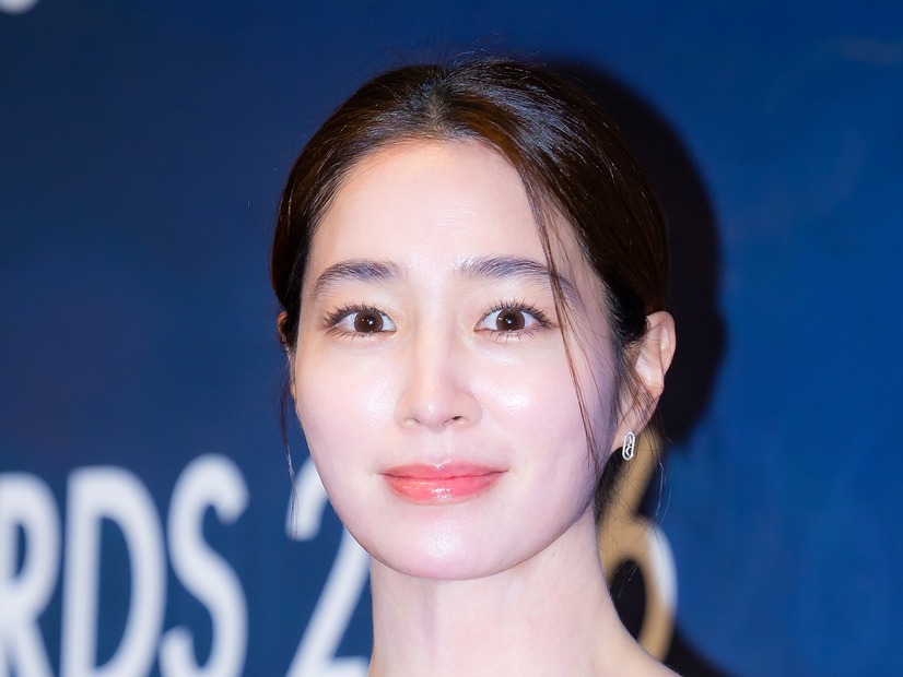 「お金をすべて奪われた」“イ・ビョンホンの妻”女優イ・ミンジョン、学生時代の校内暴力被害を告白